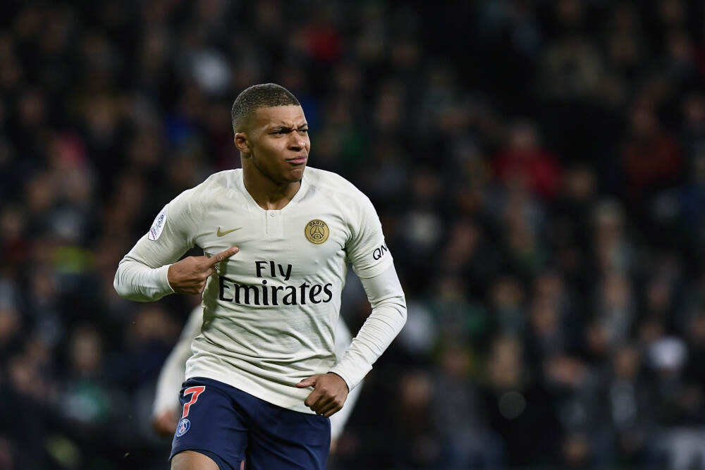 股市狂欢背后的惊魂夜: 3家公司同一天出大事, 有人直接退市!